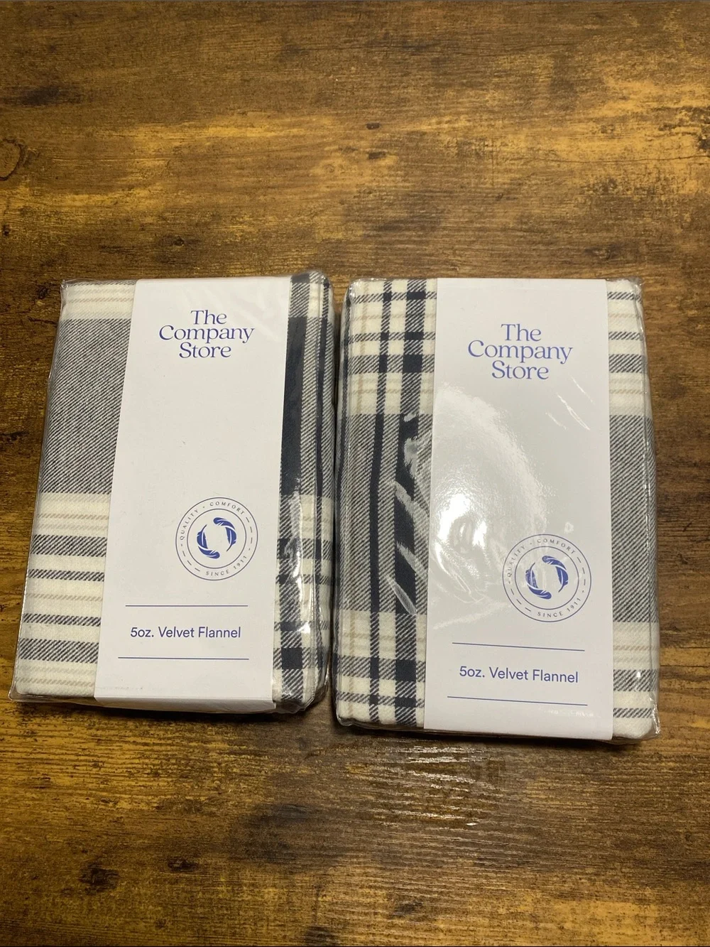 NWT The Company Store White & Navy Plaid Velvet Flannel Pillowcase Set of 2